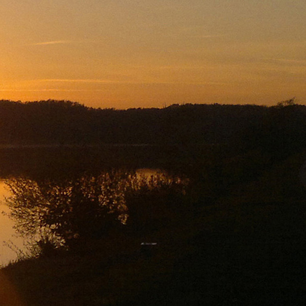 aufatmen – die Autor:innen / © Bibelwerk Linz Sonnenuntergang am See