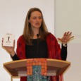 Seelsorgeteam-Jahrestreffen 2015 / © Diözese Linz Magdalena Holztrattner beim Vortrag.