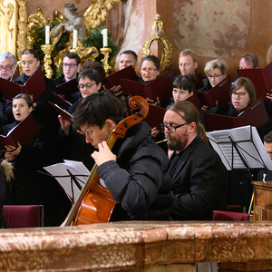 Chor des Konservatoriums für Kirchenmusik der Diözese Linz und Barockensemble Linz unter der Leitung von Wolfgang Kreuzhuber
