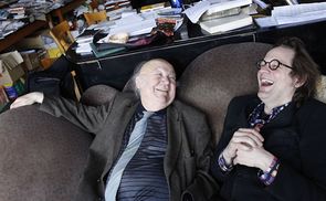 Ein Schalk, der immer im Nacken sitzt und alle zum Lachen verleitet: Balduin Sulzer (l., im Bild mit Norbert Trawöger).