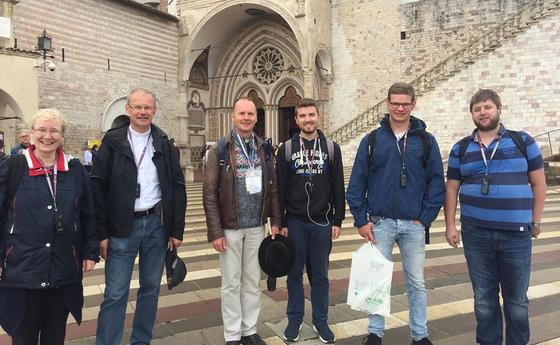 Vor der Kirche San Franceso in Assisi / Propädeutikum