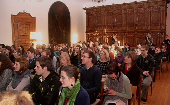 Junge Erwachsene beim Treffpunkt Benedikt im Stift Kremsmünster.