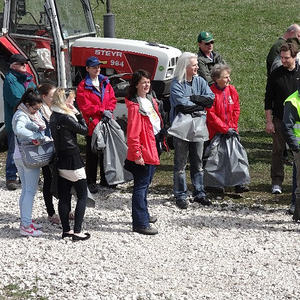 Traunauen-Reinigung mit ökomenischen Gottesdienst